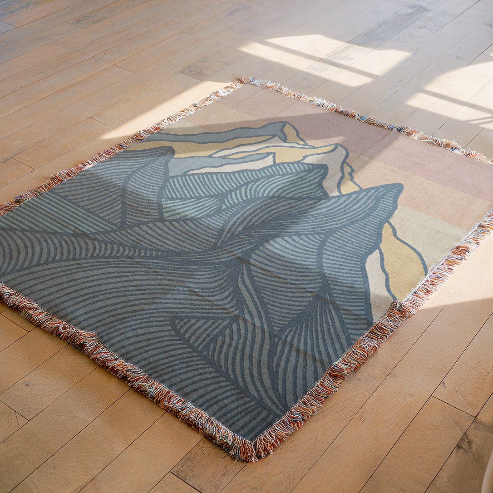 LYSEBLÅ FJELL mini veggteppe