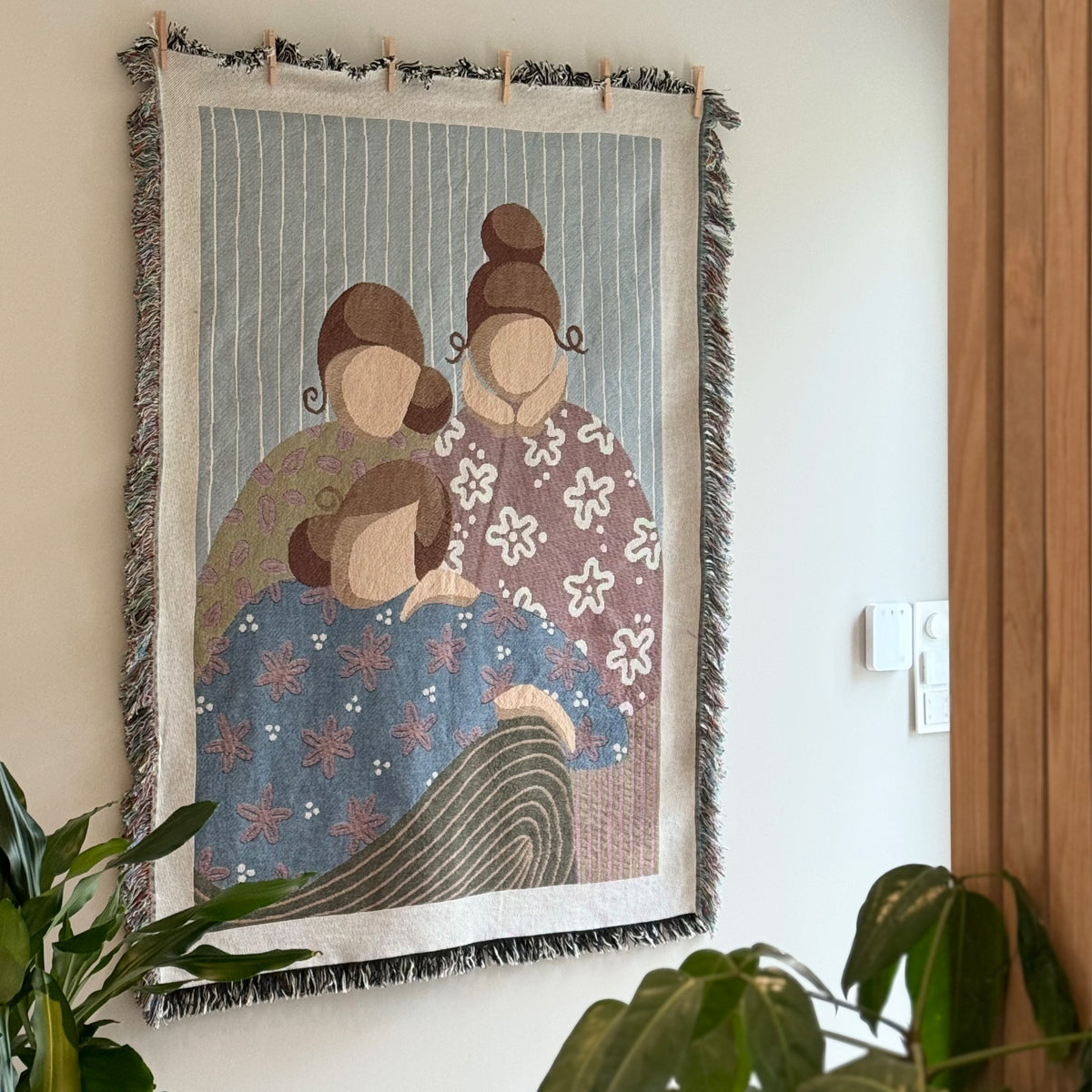 TRE FRØKNER mini veggteppe